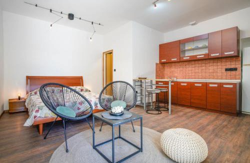 Supetarska Draga Apartment | Studio Čipčić-2 by Interhome