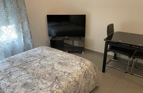 Mantes-la-Jolie Apartment | Studio 005