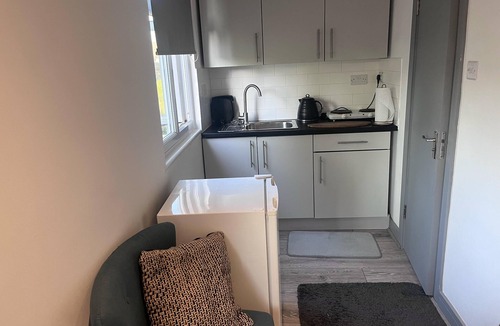 Pettits Apartment | Studio - 1 Bed - CloseToElizabethLine&Westfield