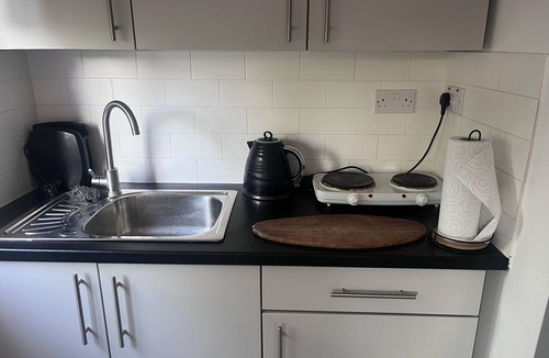 Pettits Apartment | Studio - 1 Bed - CloseToElizabethLine&Westfield