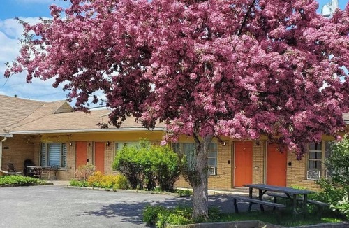 Ste Anne de Beaupre Apartment | Studio 16 | 2 Min Waterfront | BBQ & Fireplace