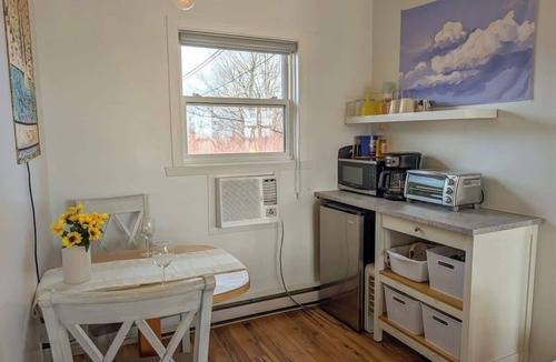 Ste Anne de Beaupre Apartment | Studio 18 | 2 Min Waterfront | BBQ & Fireplace