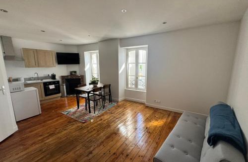 Pons Apartment | STUDIO 1 face au donjon