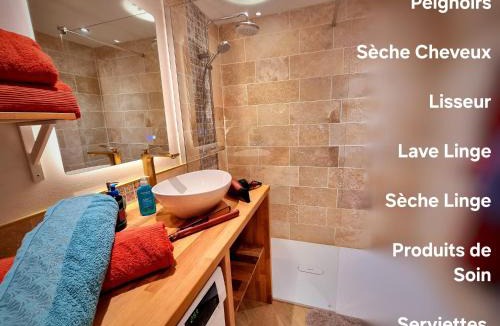 Montpon-Menesterol Apartment | Studio 1 Sofa no Bedroom