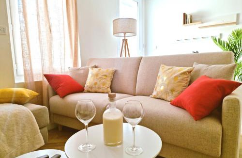 Montpon-Menesterol Apartment | Studio 1 Sofa no Bedroom