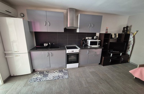 Pietroso Apartment | Studio 10 min from the beach for 3 people