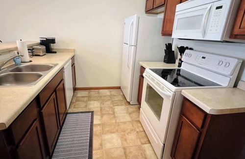 Oregon Apartment | Studio 104 at Foxboro