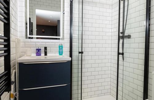 Bertrange Apartment | Studio 104 le Graphite - Modern & Elegant