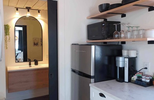 Bonaventure Apartment | Studio 109 With kitchen and laundry