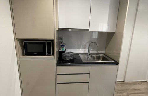 Le Pin House | STUDIO 11 - Quiet ground floor, sleeps 1 to 2