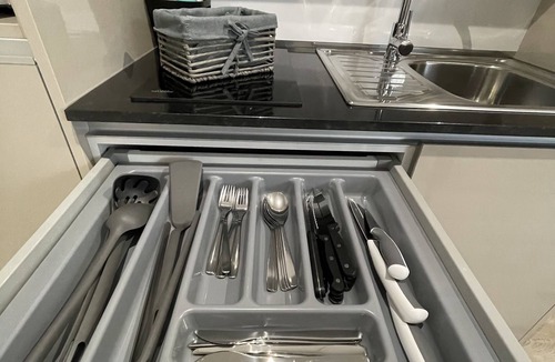 Le Pin House | STUDIO 11 - Quiet ground floor, sleeps 1 to 2