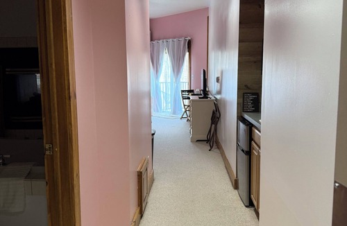 Hanover Apartment | Studio 1105 at Longhollow Point Inn