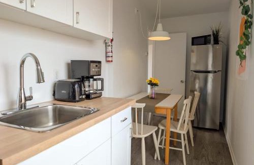 Ste Anne de Beaupre Apartment | Studio 12 - 2 min du Bord de l'eau Foyer & Barbecue