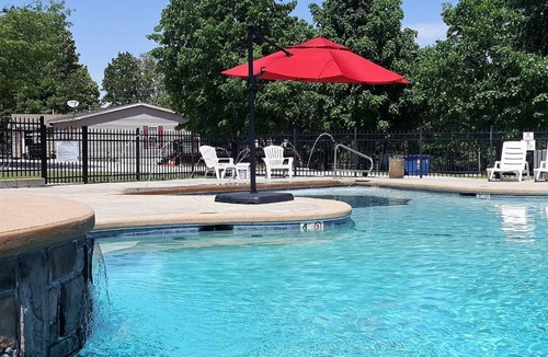 Blue Eye Cabin | Studio #12 –Relaxing Table Rock Lake Getaway at Happy Hollow Resort