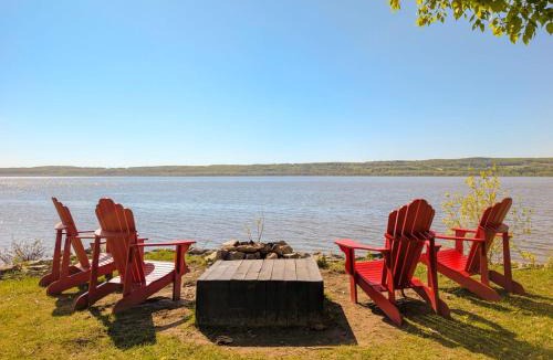 Ste Anne de Beaupre Apartment | Studio 14 - 2 min du Bord de l'eau Foyer & Barbecue