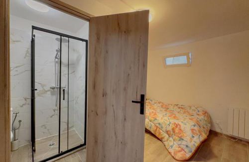 Bondy Apartment | Studio 15 min de Paris, 5 minutes à pieds RER dans zone pavilonnaire
