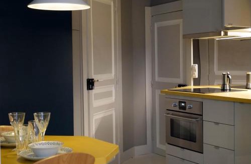 Vic-le-Comte Apartment | Studio 1769 Sainte-Chapelle