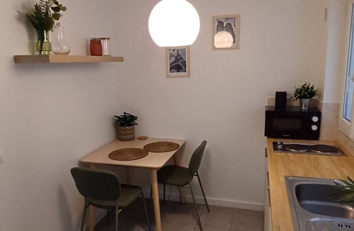 Epinettes Apartment | Studio 17eme