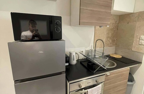 Bagnols-sur-Ceze Apartment | Studio 18m2 centre ville