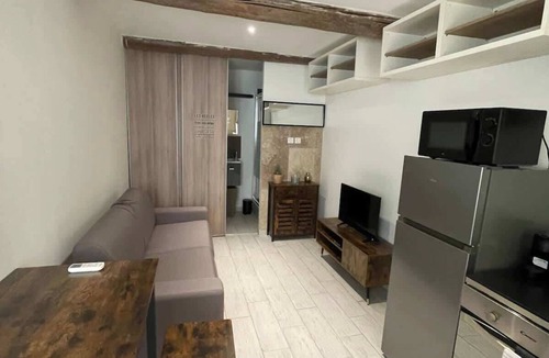 Bagnols-sur-Ceze Apartment | Studio 18m2 centre ville