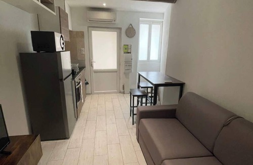 Bagnols-sur-Ceze Apartment | Studio 18m2 centre ville