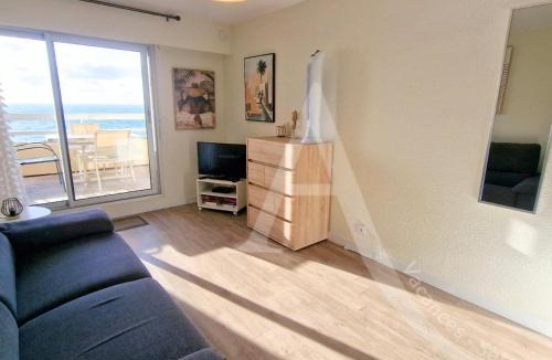 Sete Apartment | STUDIO 1ERE LIGNE MER AVEC PKG QUARTIER CORNICHE