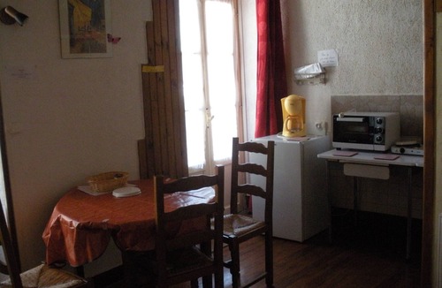 Bagneres-de-Bigorre Apartment | Studio 1st floor retro with balcony in 19th century house, next to thermal baths