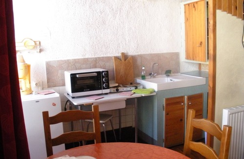 Bagneres-de-Bigorre Apartment | Studio 1st floor retro with balcony in 19th century house, next to thermal baths
