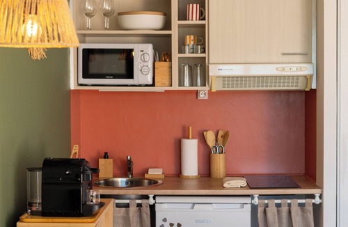 Lourdes Apartment | Studio 2-3 pers, balcony, private parking, air conditioning, WiFi, near Lourdes train station