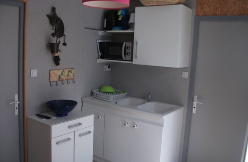 Sainte-Gemme-la-Plaine Apartment | STUDIO 22 m², private terrace 40 m², shared swimming pool, quiet location!