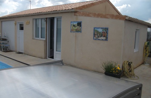 Sainte-Gemme-la-Plaine Apartment | STUDIO 22 m², private terrace 40 m², shared swimming pool, quiet location!