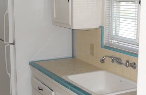 Central Mission Beach Apartment | Studio #2 Fully-equipped with Boardwalk Patio Access - Oceanfront! Pet-Friendly!
