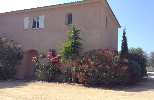 Monticello Apartment | Studio 2 km from the beach wifi and parking