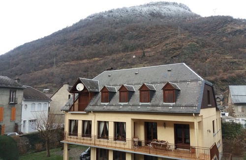Bagneres-de-Luchon Apartment | studio 2 people downtown with lift and garage