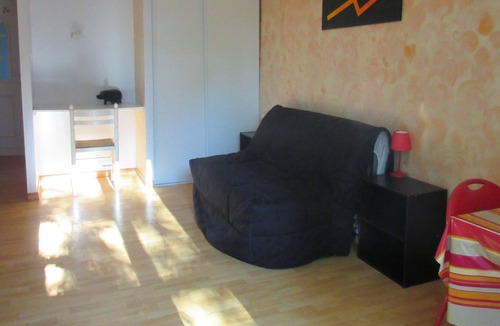 Saint-Cyprien Apartment | Studio 2 people near the beach in Saint-Cyprien wi-fi terrace ground floor