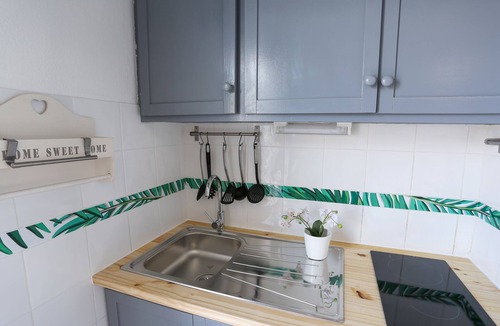 Giens Apartment | STUDIO 2 PERS 30 METERS FROM THE BEACH