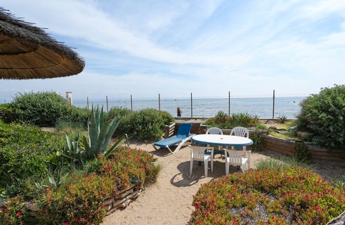 Giens Apartment | STUDIO 2 PERS 30 METERS FROM THE BEACH