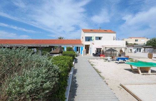Giens Apartment | STUDIO 2 PERS 30 METERS FROM THE BEACH