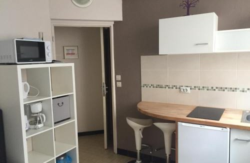 Ville Haute Apartment | Studio 2 pers en vieille ville parking gratuit - by La Source d'OrFée