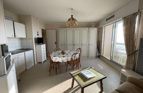 Saint-Jean-de-Monts Apartment | Studio 2 pers, balcon, parking, plage à 200m - FR-1-224C-442