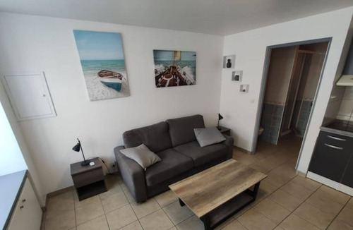 Saint-Pierre-de-Plesguen Apartment | Studio 2 Personnes en Centre Ville