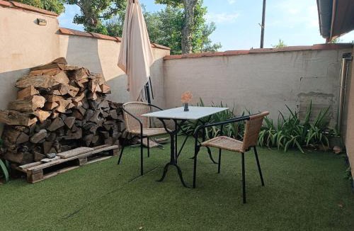 Brioude Apartment | Studio 2 personnes rez-de-chaussée avec patio