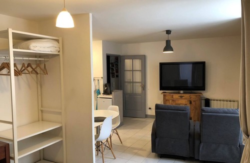 Cahors Old Town Apartment | Studio 2*, place Saint Priest, first floor