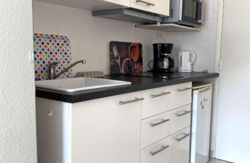 Balaruc-les-Bains Apartment | Studio 2 places avec climatisation et wifi à Balaruc-les-Bains - FR-1-553-111
