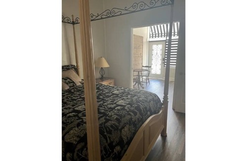 Tifton Apartment | Studio #2 - Stylish 1 bedroom studio apartment