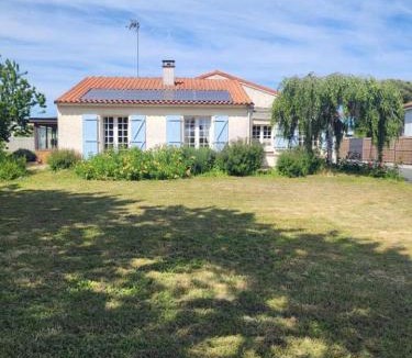 Saint-Martin-des-Noyers Apartment | studio 20m