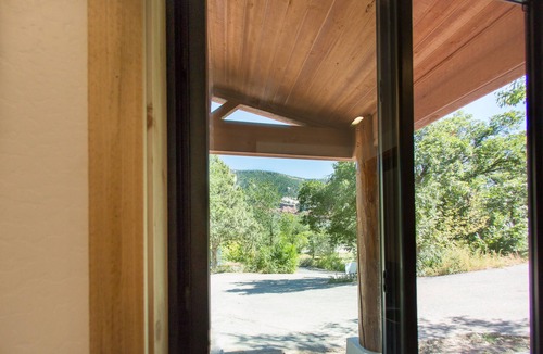Durango Apartment | STUDIO 203: AMAZING Mountain Views - 5 Minutes to Downtown Durango! Pet Friendly