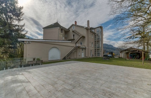 Arvillard Apartment | Studio '210' with Shared Pool, Shared Terrace and Wi-Fi