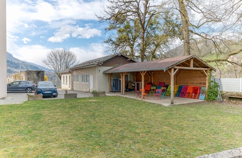 Arvillard Apartment | Studio '210' with Shared Pool, Shared Terrace and Wi-Fi