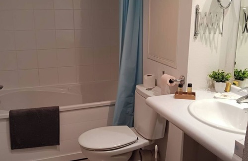 Lourdes Apartment | Studio 24m2 on 4th floor (elevator), wifi 5G, next to SNCF train station
